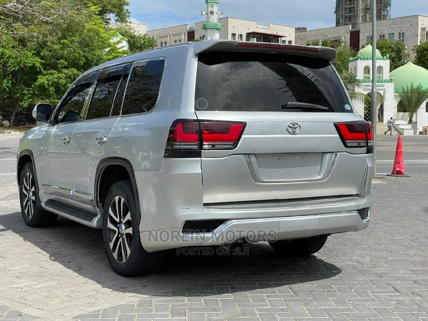 Toyota Land Cruiser 2015 Silver