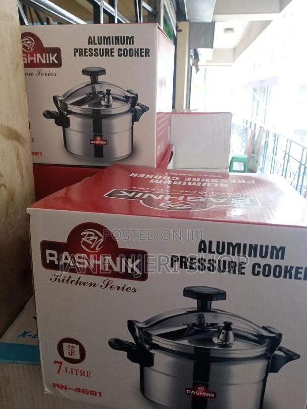 7 Liters Pressure Cooker - main view