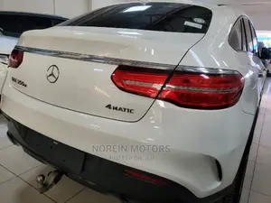 Mercedes-Benz GLE-Class 2017 Off White