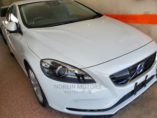 Volvo V40 2015 Off White