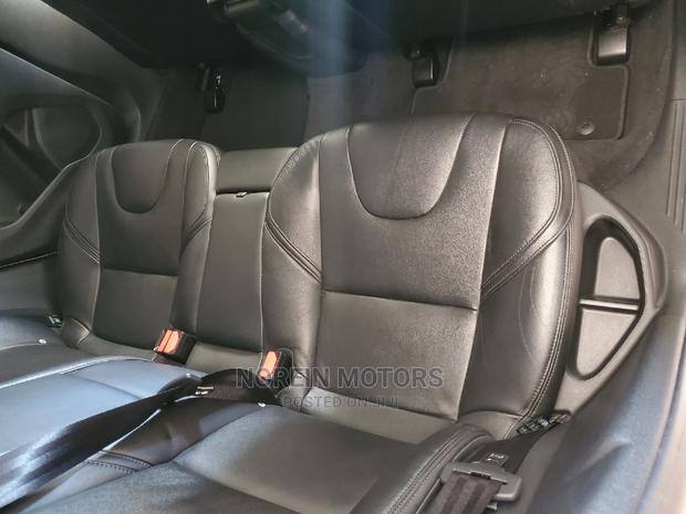 Volvo V40 2015 Off White - thumbnail 7