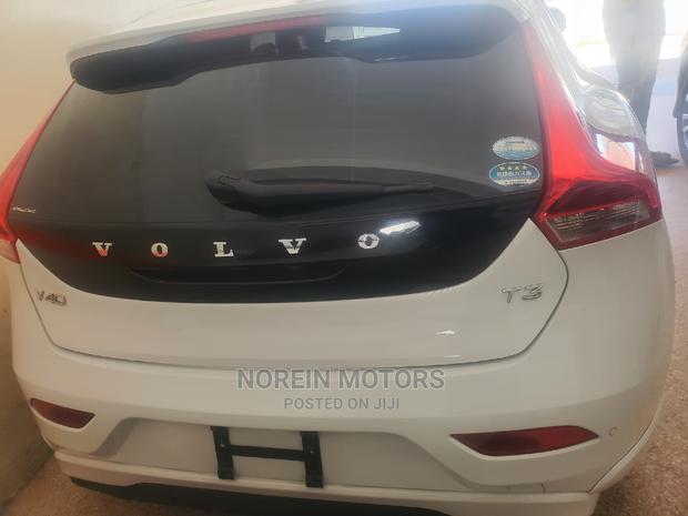 Volvo V40 2015 Off White - thumbnail 11