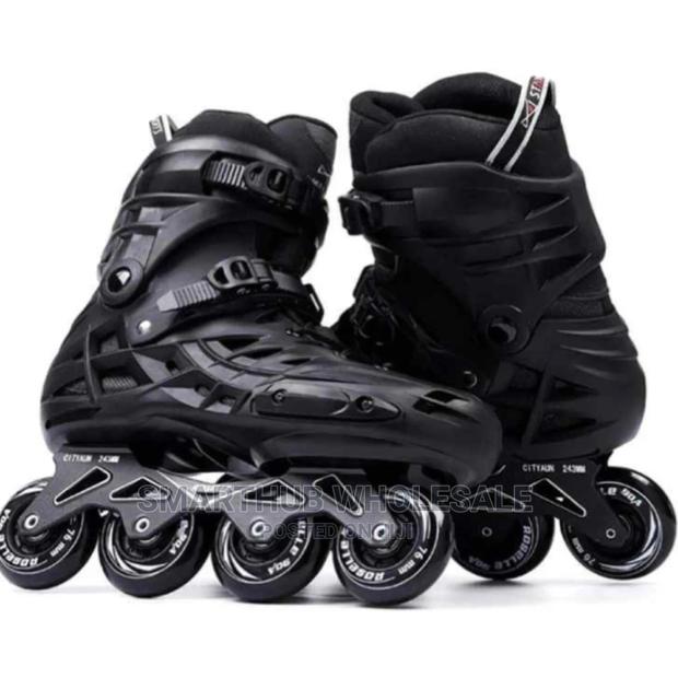 Black Skating Shoe
