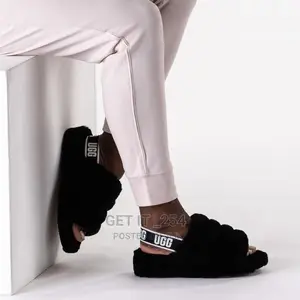Fashionable UGG Slides