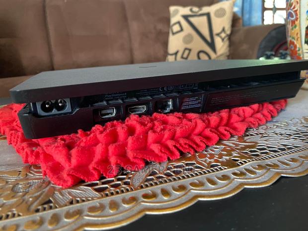 1 Tb Slim PS4 CONSOLE - thumbnail 3