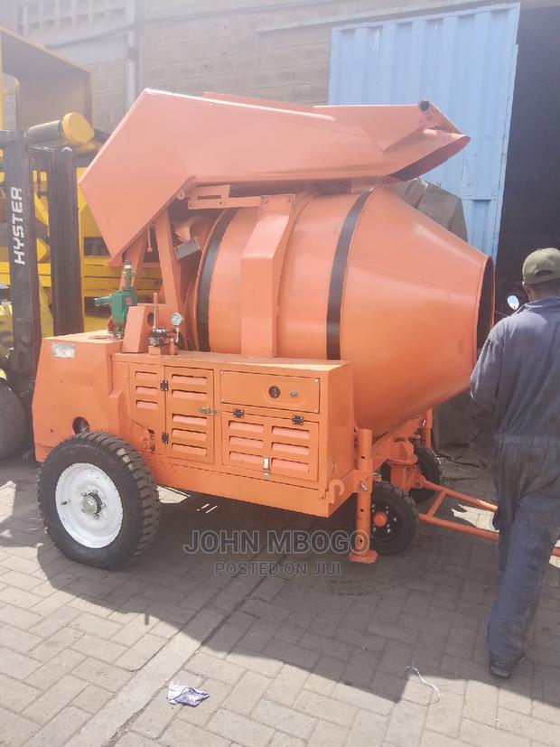 Self Loading Concrete Mixer . - thumbnail 3