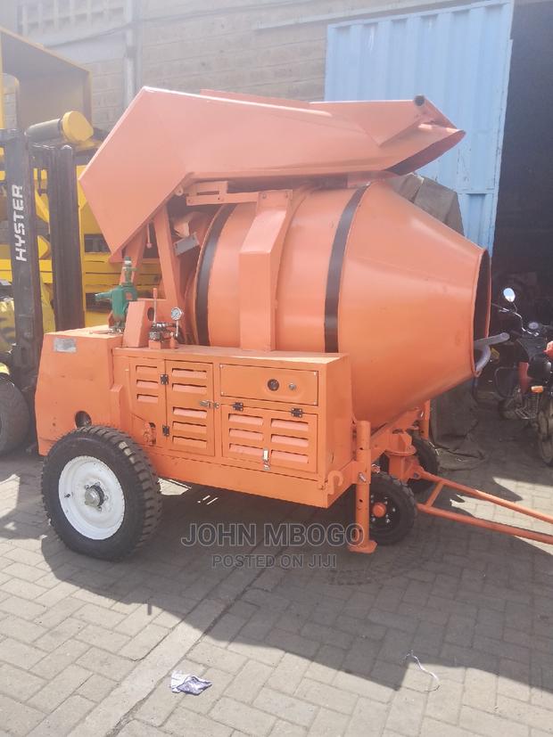 Self Loading Concrete Mixer . - thumbnail 4