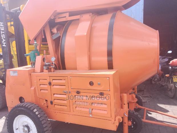 Self Loading Concrete Mixer . - thumbnail 5