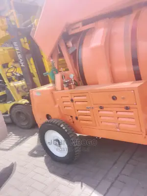 Self Loading Concrete Mixer .