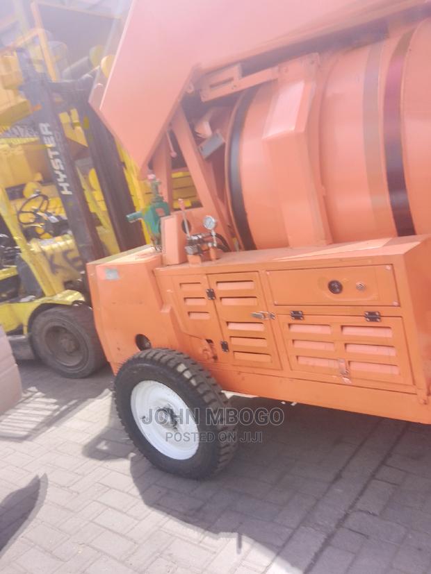 Self Loading Concrete Mixer . - thumbnail 2