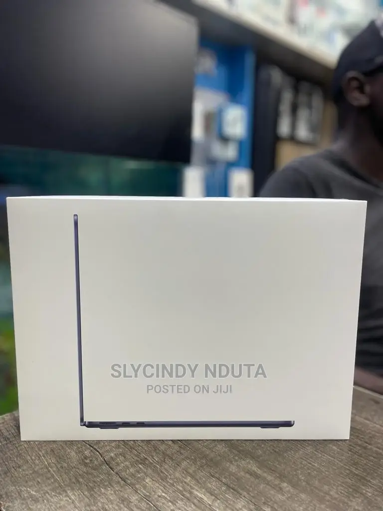 New Laptop Apple MacBook Air 2022 M2 8GB Apple M2 SSD 256GB