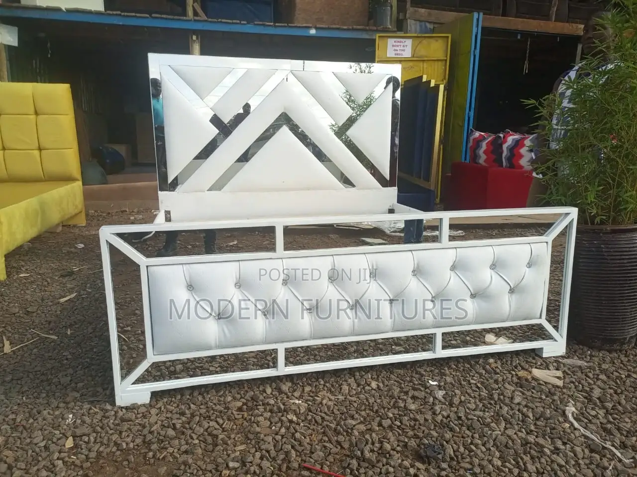 5/6 Mirrored Bed