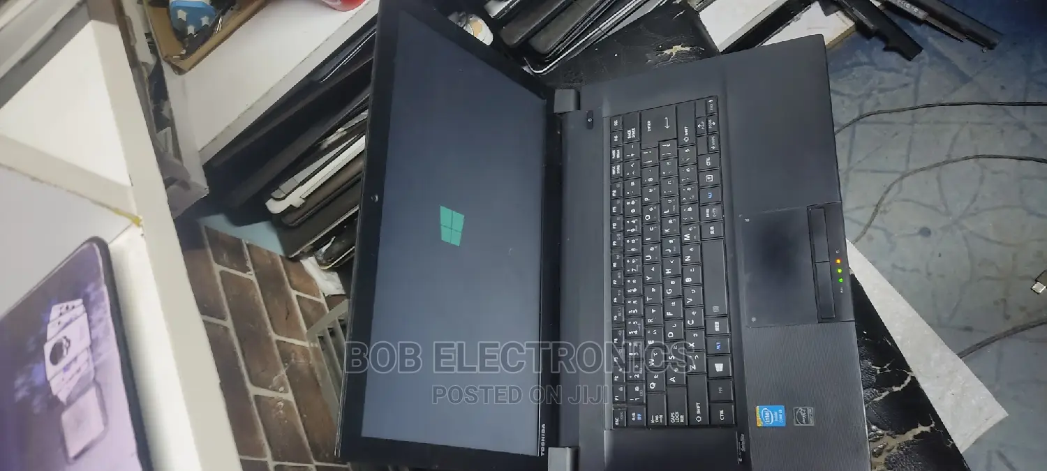 Laptop Toshiba Satellite CL15 4GB Intel Celeron HDD 500GB