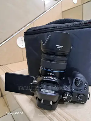 Samsung Mirrorless Camera