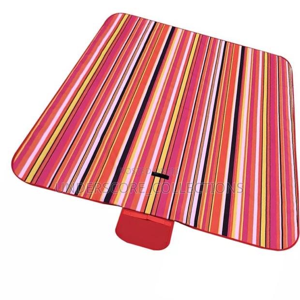 Heavy Duty Foldable Picnic Mat - thumbnail 3