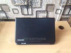 Laptop Toshiba Satellite P745 4GB Intel Celeron HDD 500GB