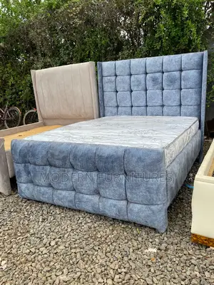 5/6 Tufted Bed
