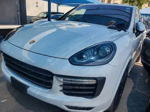 Porsche Cayenne 2016 White