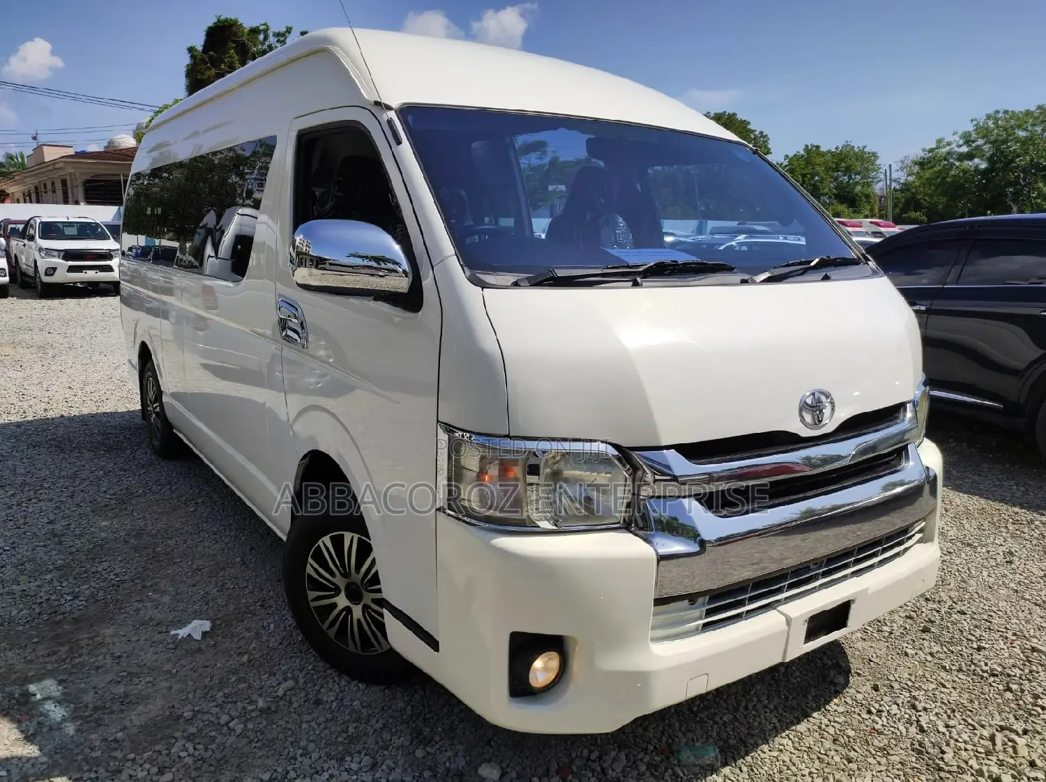 Toyota Grand HiAce 2015 White