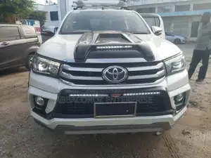 Toyota Hilux 2016 White