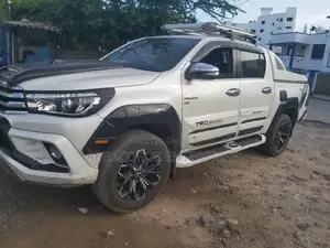 Toyota Hilux 2016 White