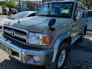 Toyota Land Cruiser 2015 Yellow