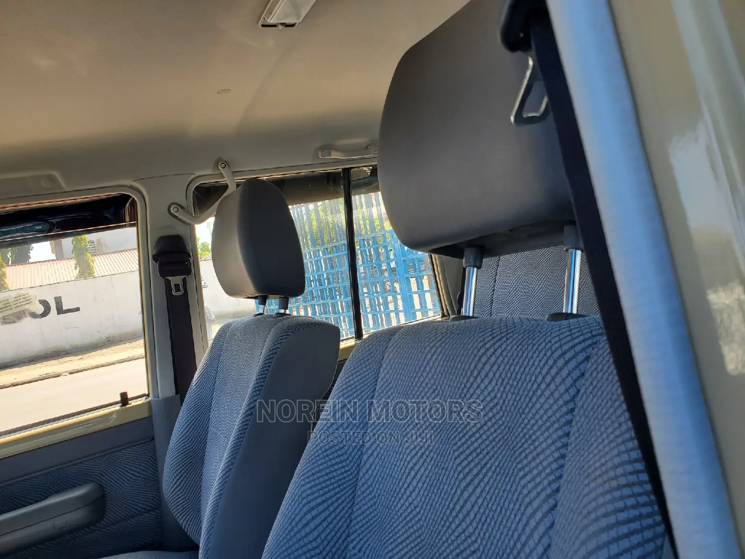 Toyota Land Cruiser 2015 Yellow