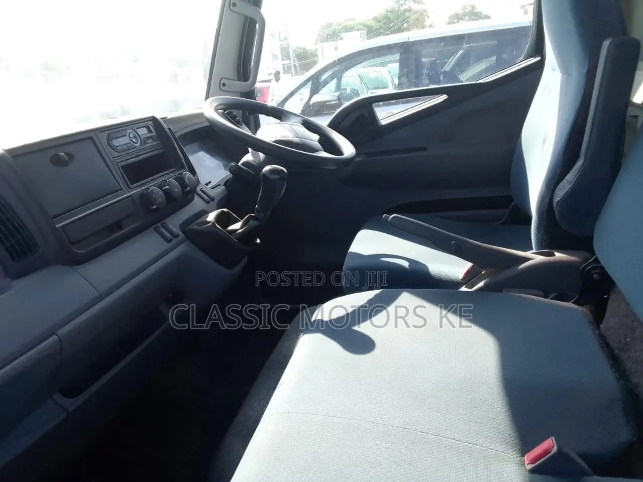 Mitsubishi Canter//3000cc Diesel//Manual//3 Tons Capacity