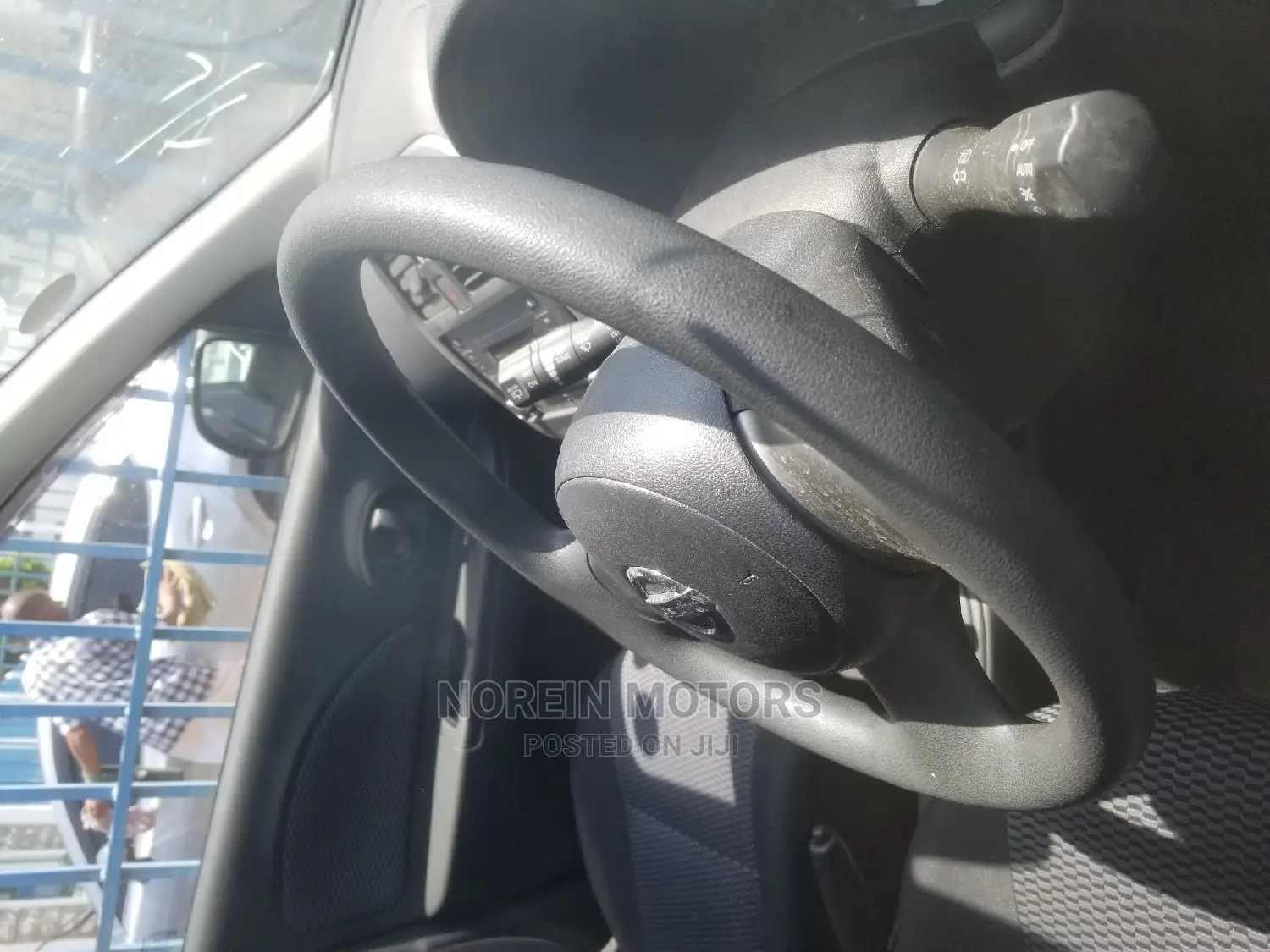 Nissan March 2015