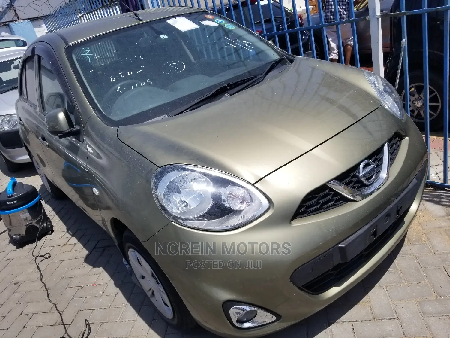 Nissan March 2015