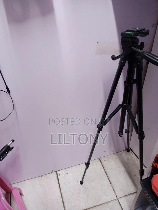 Camera and Phone Tripod - thumbnail 2