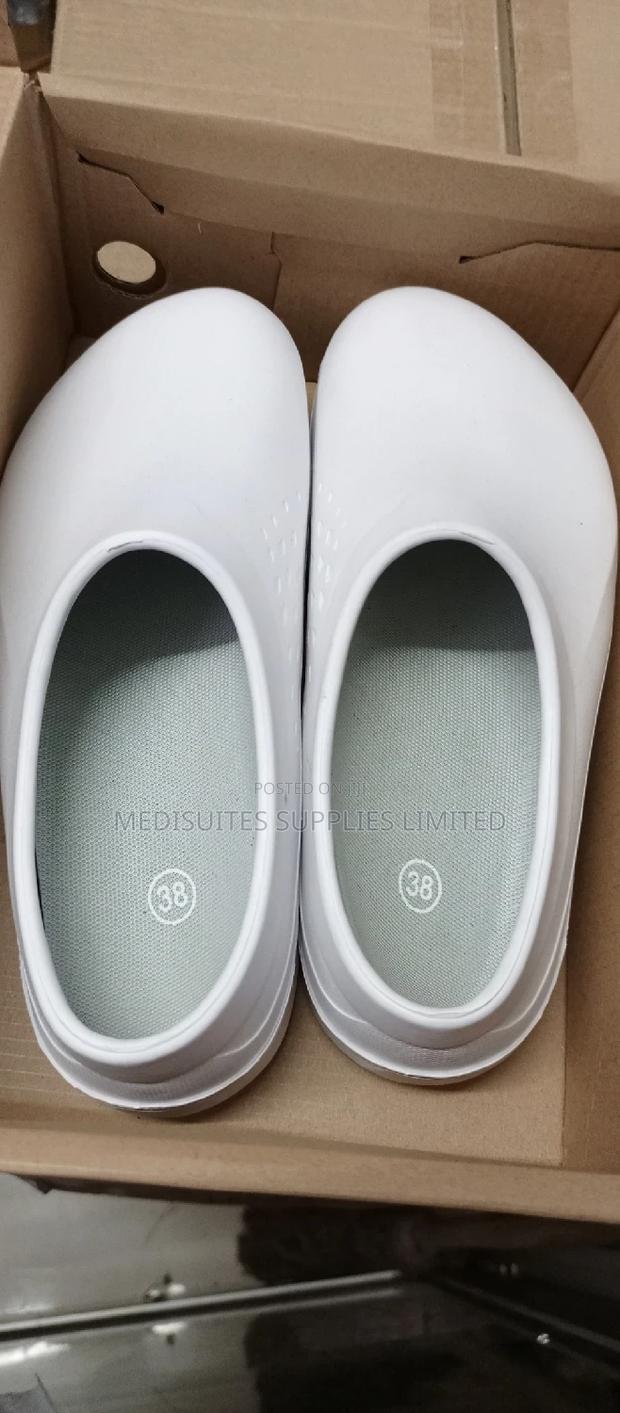 Theatre Crocs. - thumbnail 2