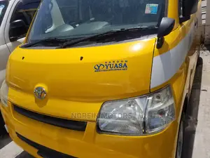 Toyota TownAce 2015 Yellow