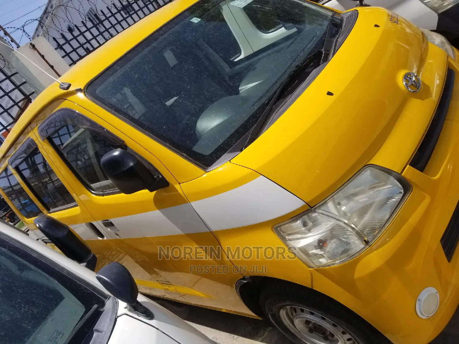 Toyota TownAce 2015 Yellow