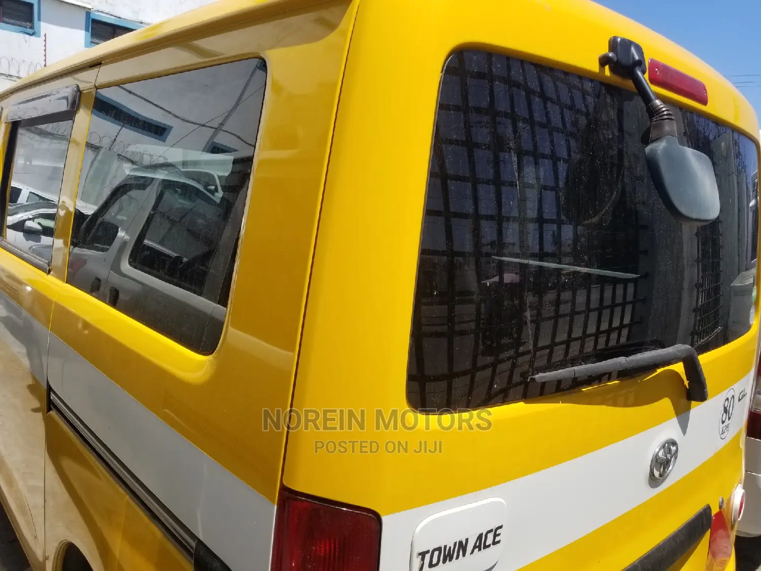 Toyota TownAce 2015 Yellow