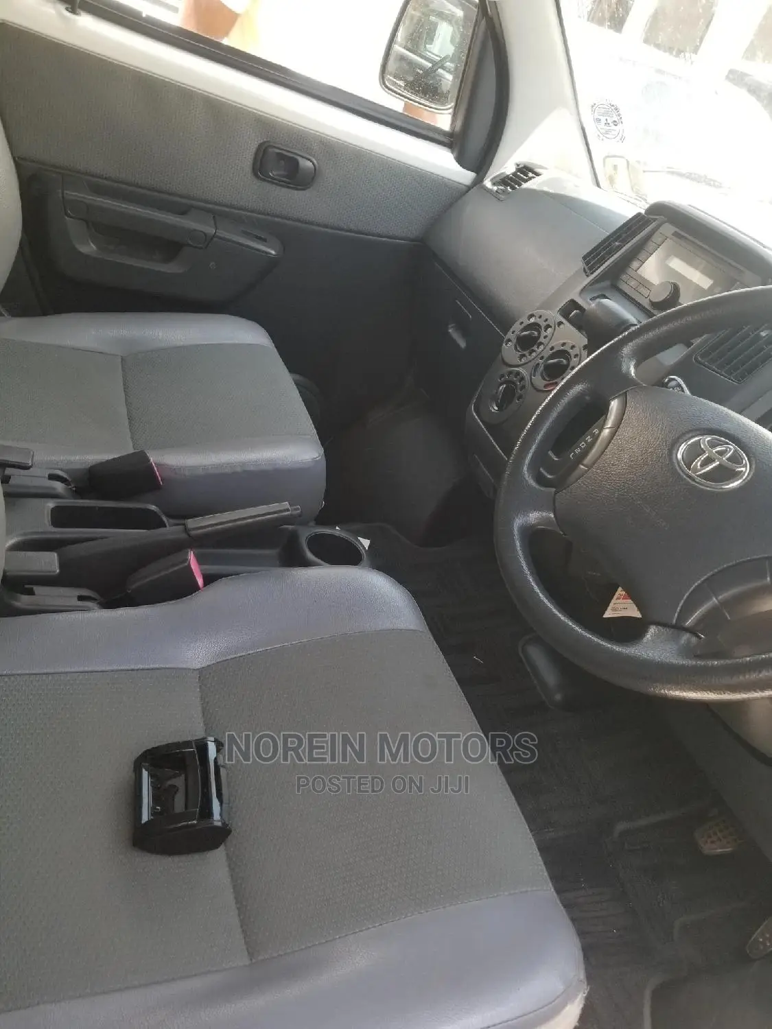 Toyota TownAce 2015 Yellow