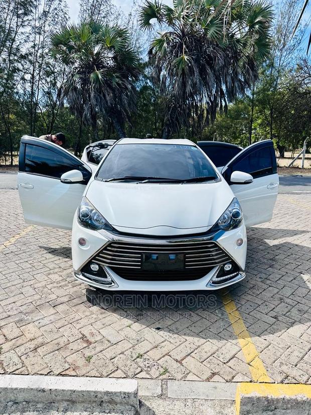 Toyota Aqua 2015 White - thumbnail 4