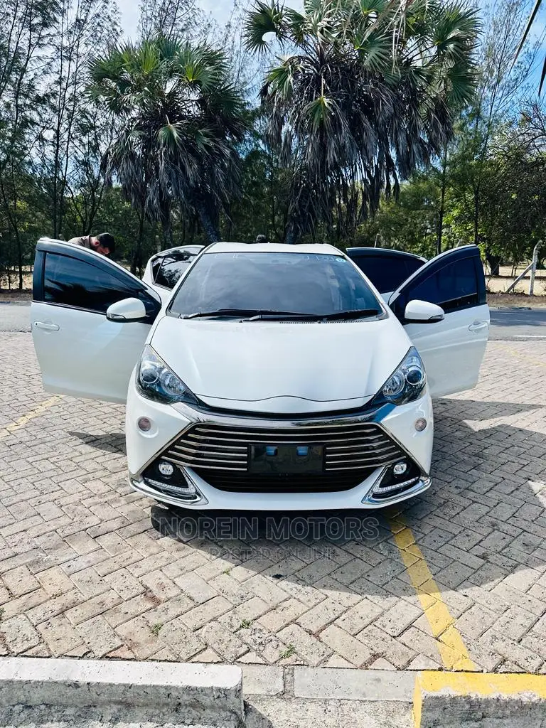 Toyota Aqua 2015 White