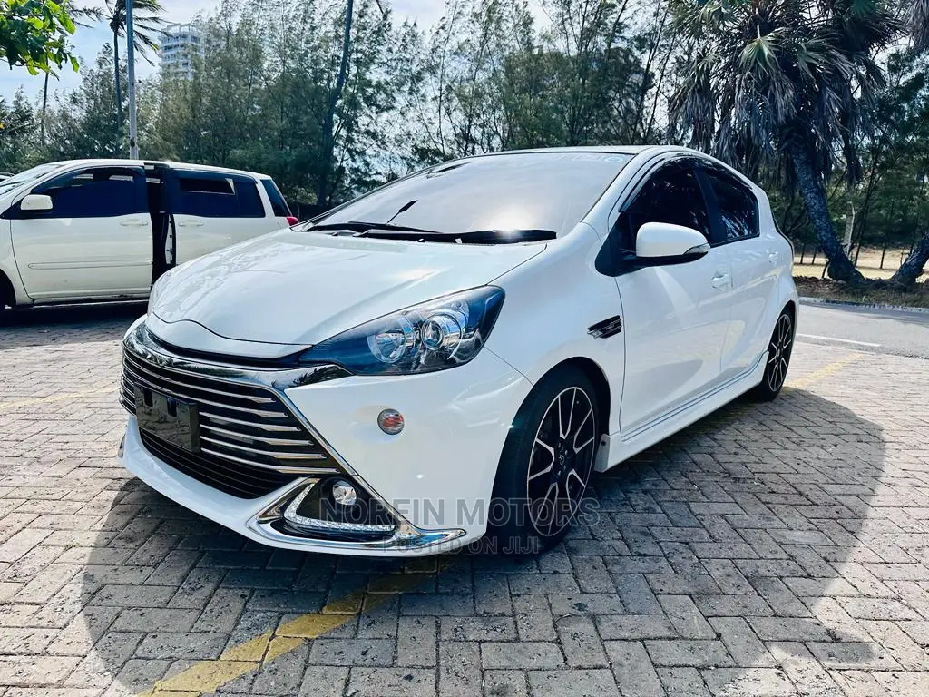 Toyota Aqua 2015 White