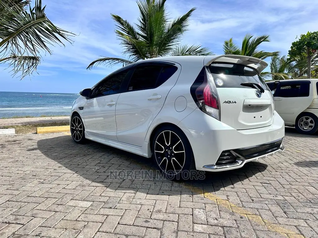 Toyota Aqua 2015 White