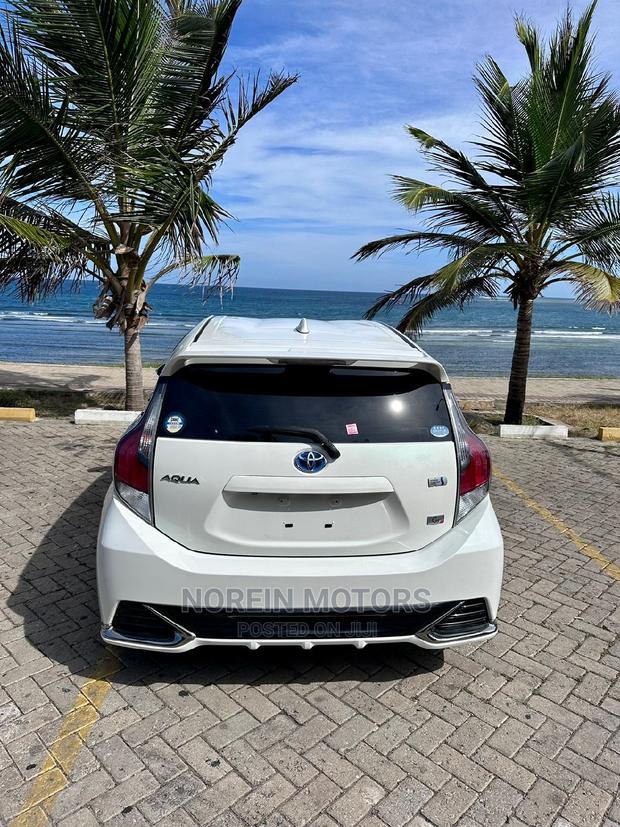 Toyota Aqua 2015 White - thumbnail 12