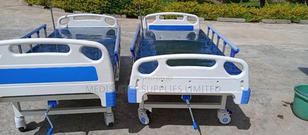 Single Crank Hospital Bed With Mattress . - main view