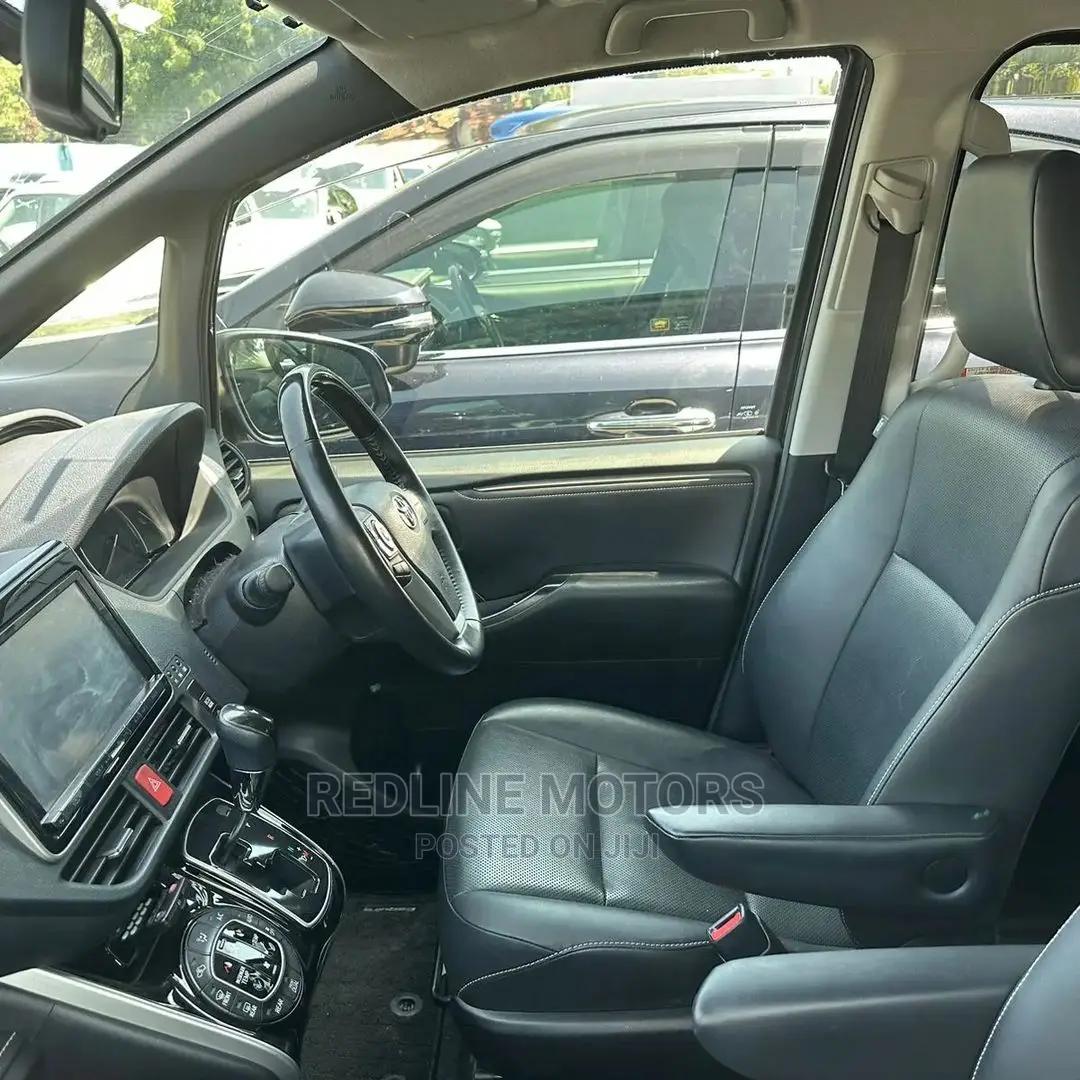 Toyota Esquire 2016 Black