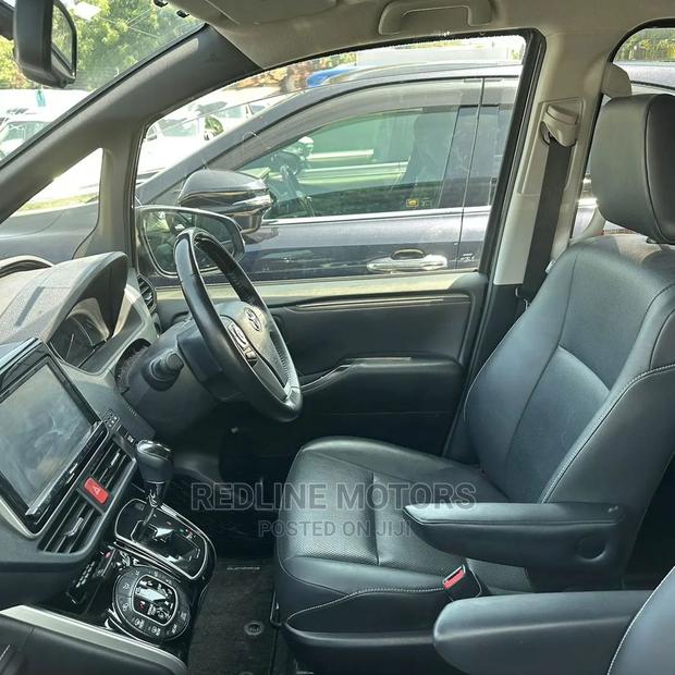 Toyota Esquire 2016 Black - thumbnail 3