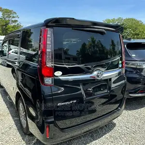 Toyota Esquire 2016 Black