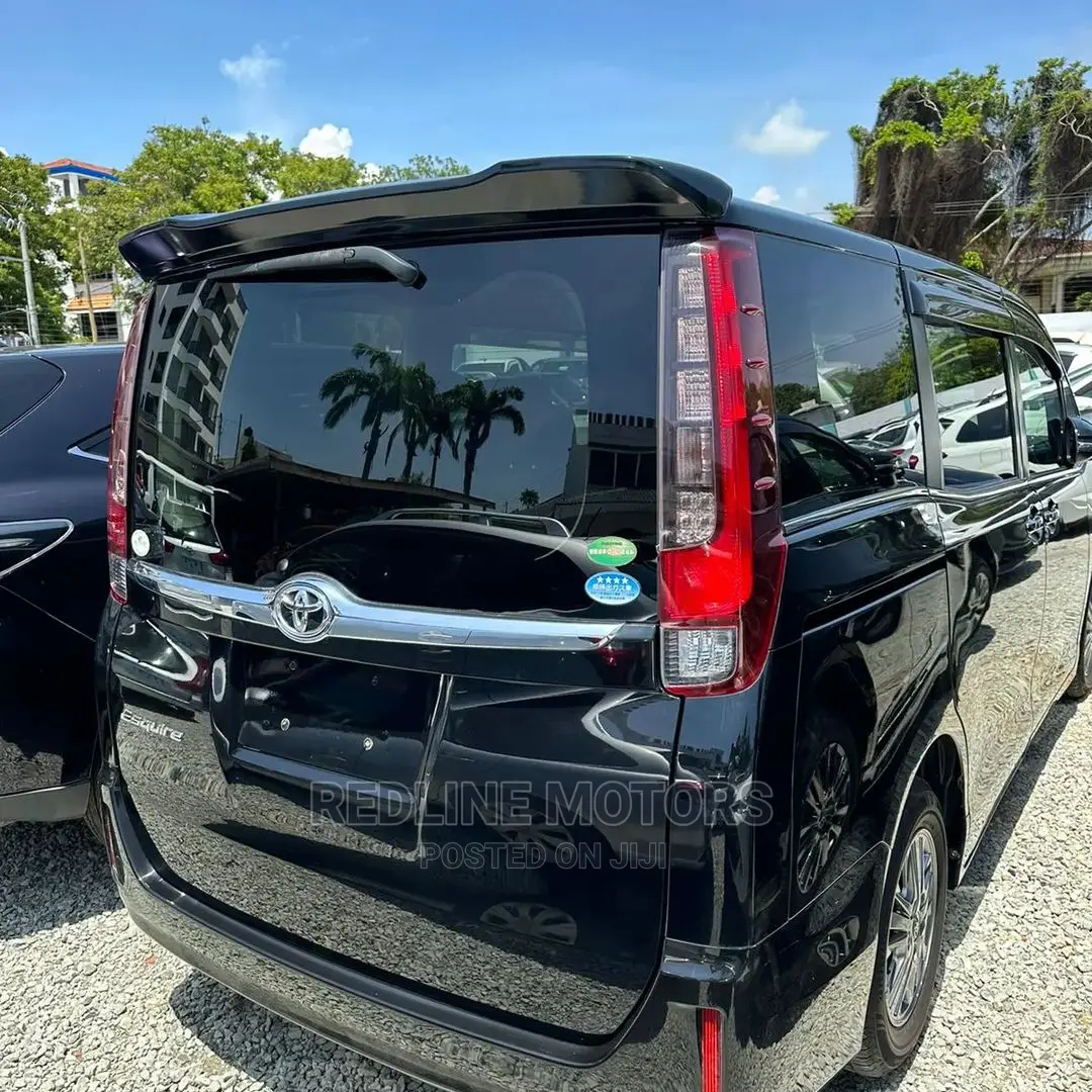 Toyota Esquire 2016 Black