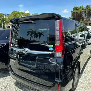 Toyota Esquire 2016 Black