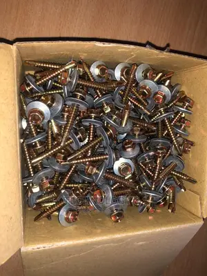 SELF TAPPING SCREW (Green House / Roofing)