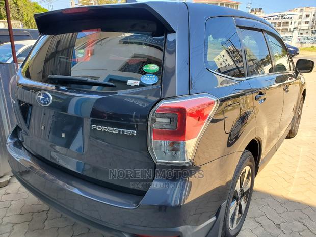 Subaru Forester 2016 Gray - thumbnail 3