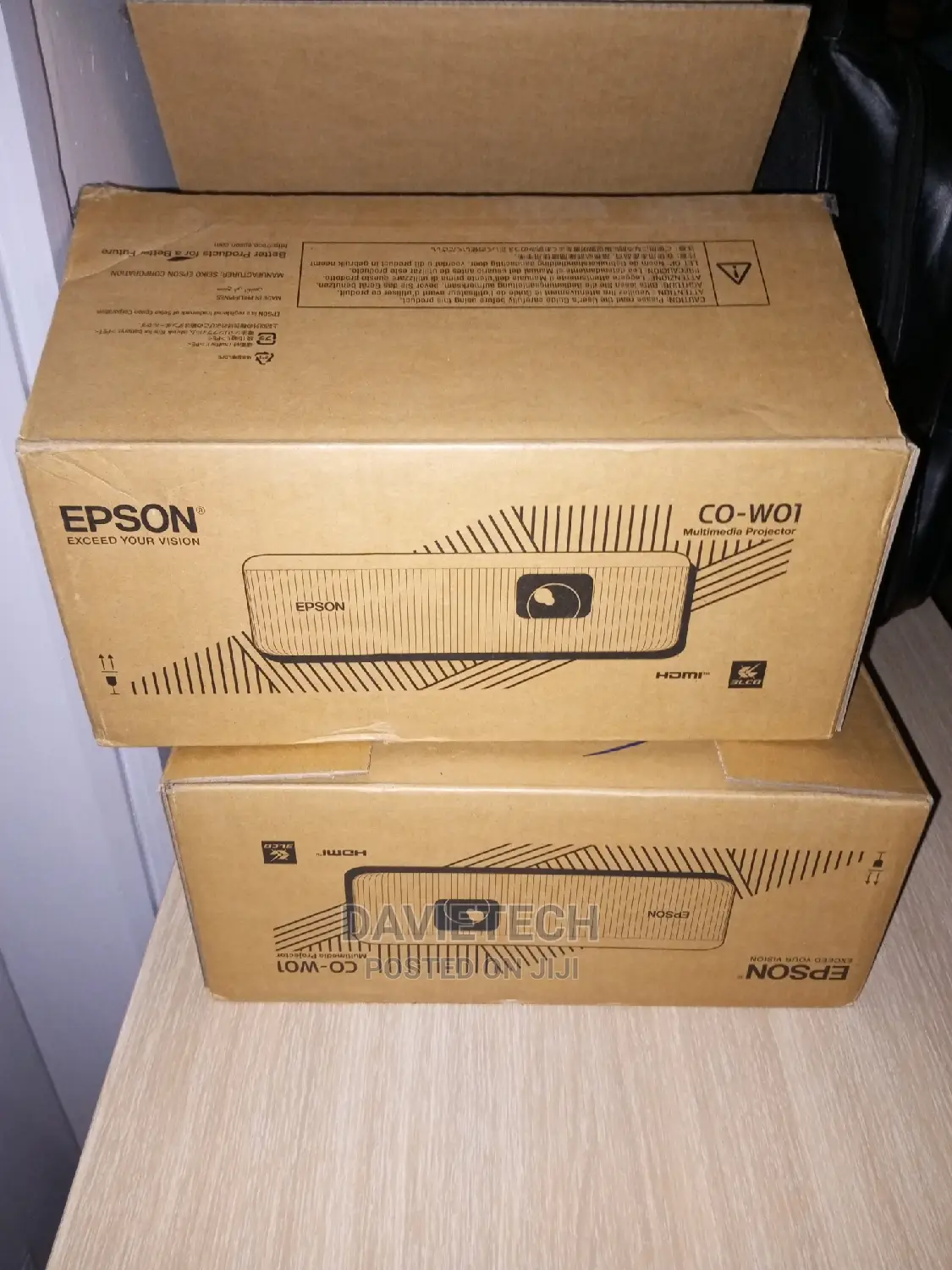 EPSON Co- W01 Projector